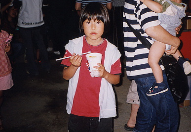 2003.6.7.yomise7.jpg (57934 バイト)