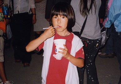 2003.6.7.yomise8.jpg (52391 バイト)