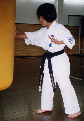 2003.6.8.karate2.jpg (49283 バイト)