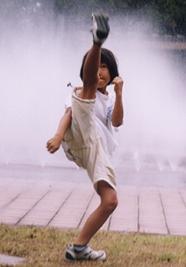 2003.7.19.moe4.jpg (37479 バイト)