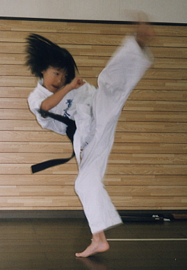 2003.8.3.moe3.jpg (41925 バイト)