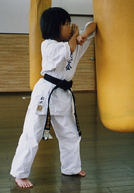 2003.8.3.moe7.jpg (42454 バイト)