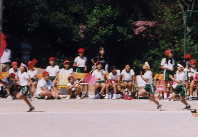 2003.9.28.moe_undoukai1.jpg (56423 バイト)