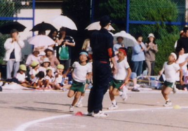 2003.9.28.moe_undoukai14.jpg (54885 バイト)