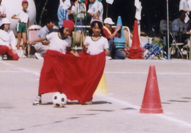 2003.9.28.moe_undoukai4.jpg (48679 バイト)