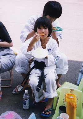 20038.23.〜24.lkarategassyuku5.jpg (57069 バイト)
