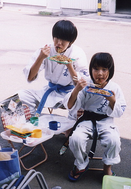 20038.23.〜24.lkarategassyuku6.jpg (61432 バイト)