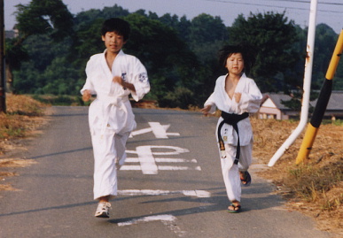 20038.23.〜24.lkarategassyuku7.jpg (55888 バイト)