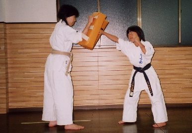 2004.10.19.karate_moe1.jpg (57800 バイト)