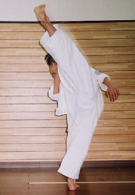 2004.12.10.moe1.jpg (46628 oCg)