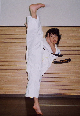 2004.12.10.moe3.jpg (48358 oCg)