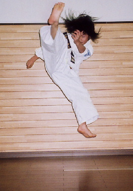 2004.12.10.moe4.jpg (50924 oCg)