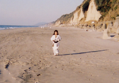 2004.2.8.karate_kanchuugeiko1.jpg (46354 バイト)