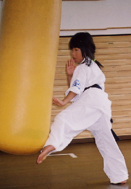 2004.7.4.moe12.jpg (42043 バイト)