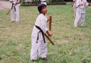 2004.8.21.karate_.gassyuku16.jpg (74066 バイト)