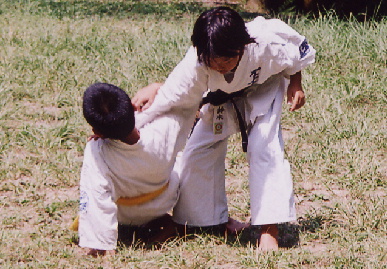 2004.8.21.karate_.gassyuku3.jpg (83462 バイト)