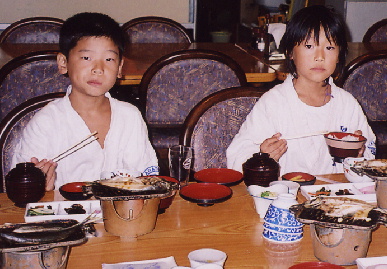 2004.8.22.karate_.gassyuku3.jpg (76124 バイト)