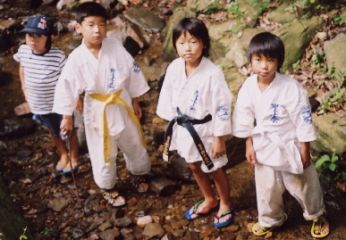 2004.8.22.karate_.gassyuku7.jpg (76581 バイト)