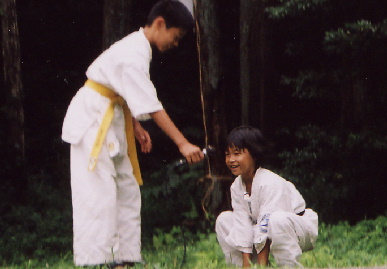 2004.8.22.karate_.gassyuku9.jpg (44493 バイト)