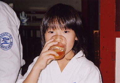 2005.1.1.moe.jpg (49224 バイト)