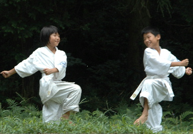 2005.8.28.karate_gassyuku25.jpg (50800 �o�C�g)