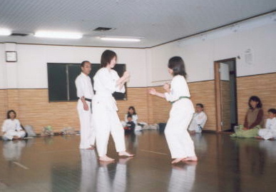 2001.12.7.sinsaPcyan-1-1.jpg (39060 �o�C�g)