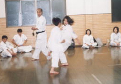 2001.12.7.sinsaPcyan-1-2.jpg (36231 �o�C�g)