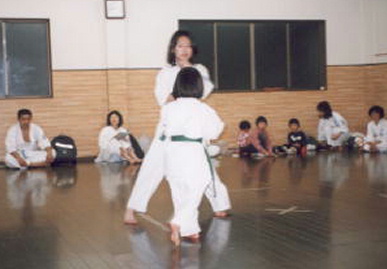 2001.12.7.sinsaPcyan-1-3.jpg (36600 �o�C�g)