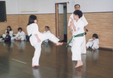2001.12.7.sinsaPcyan-1-4.jpg (35593 �o�C�g)