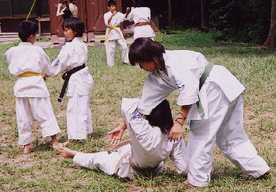 2004.8.21.karate_.gassyuku1.jpg (84055 �o�C�g)