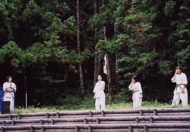 2004.8.22.karate_.gassyuku10.jpg (86225 �o�C�g)